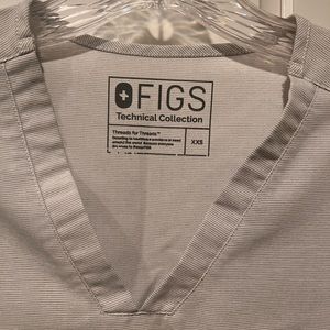 FIGS Scrub Set- Space Gray Casma Top & Yola Pants